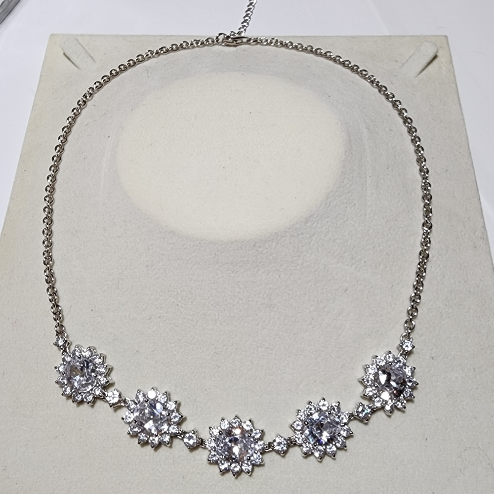 Simulated Crystal Flower Choker
